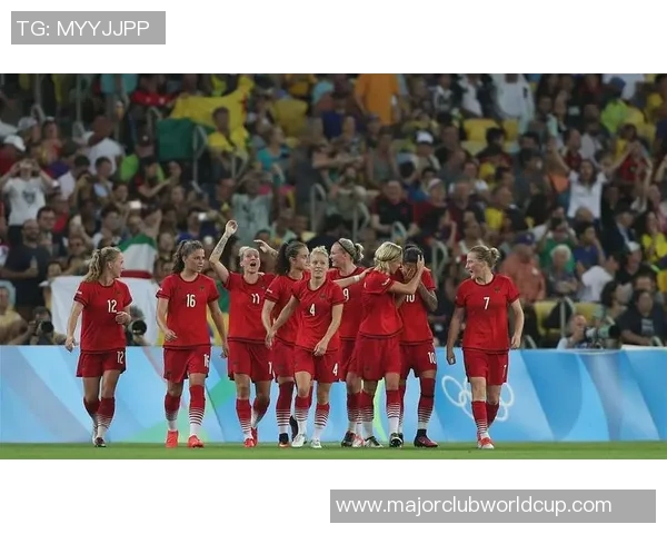 奥运女足精彩对决德国队与加拿大队争锋相对展现巅峰实力