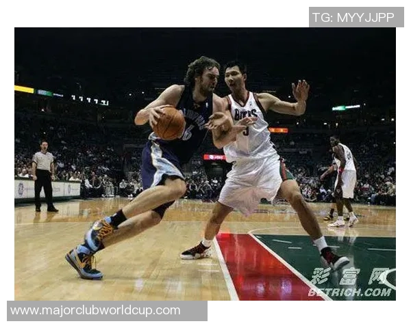 易建联与保罗加索尔的巅峰对决谁能在篮球历史中留下更深刻的印记